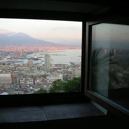 Pedamentina Konukevi Napoli