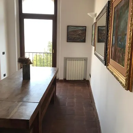 Pedamentina Konukevi Napoli